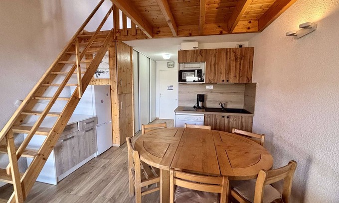 Eclose-Ouest Apartment | Cozy Duplex for 6 with Mezzanine and Balcony in Alpe d'Huez