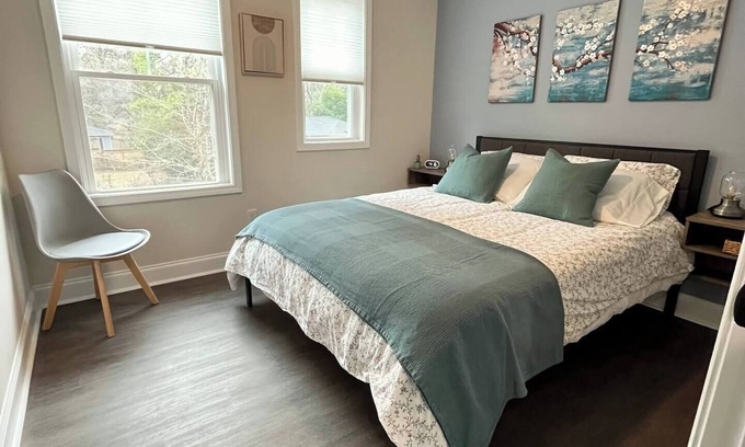 East Lake Apartment | Cozy East Lake Carriage House - Close To Everything