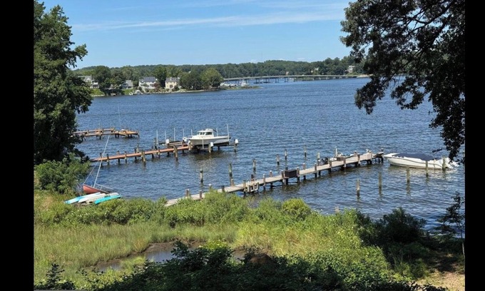 Edgewater House | Cozy Edgewater Retreat — Dock Access & River Views