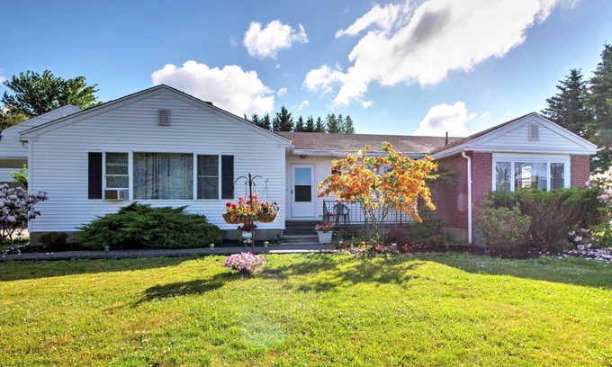 Ellsworth House | Cozy Ellsworth Home w/Yard, 15 Mi to Acadia!
