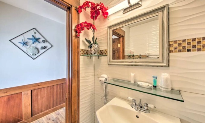 Ellsworth House | Cozy Ellsworth Home w/Yard, 15 Mi to Acadia!
