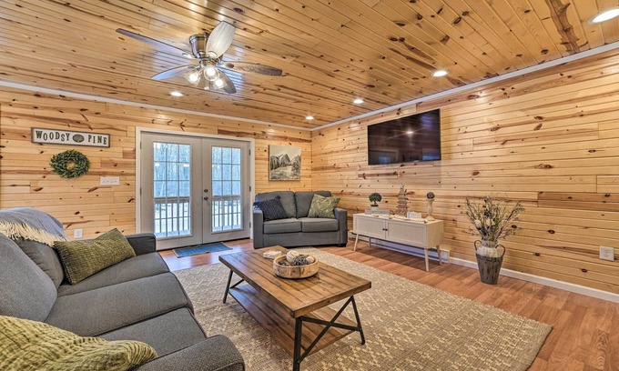 Mancelona Cabin | Cozy Elmira Cabin ~ 23 Mi to Boyne Mountain Resort