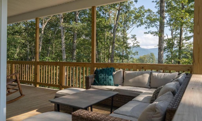 Front Royal House | Cozy Escape @ the Shenandoah Cottage