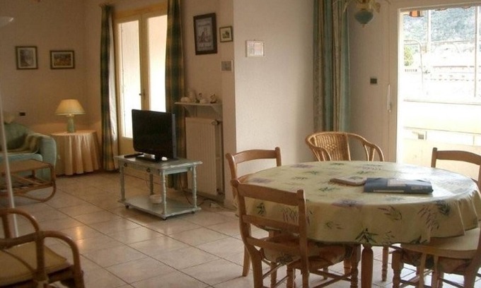Amelie-les-Bains-Palalda Apartment | Cozy F2 Apartment with Garage, Wi-Fi, South-Facing, Near Spa & Town Center, Sleeps 3