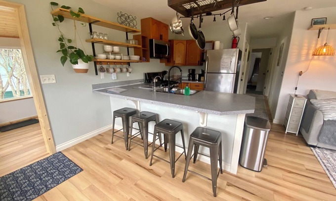 Homer House | Cozy family- friendly in town house w/a backyard, garden, BBQ, and a firepit.