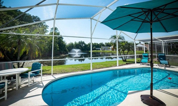 Chatham Park House | COZY FAMILY HOME POOL AND LAKE VIEW, 5MILES DISNEY