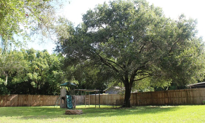 Plantation Estates House | Cozy Family Home w/large backyard +5 mins to I-4 between Orlando & Daytona Beach
