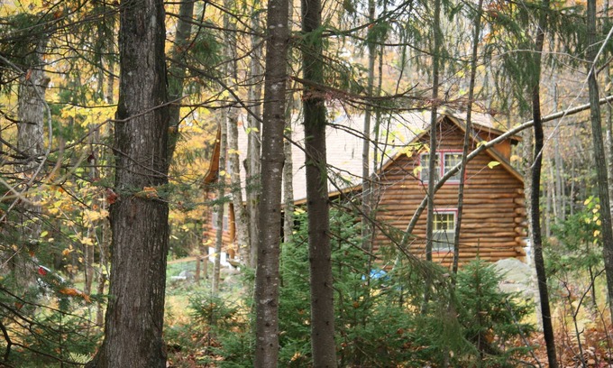 West Dover Cabin | Cozy Family Log Cabin - 3/4 Mile to Mt Snow