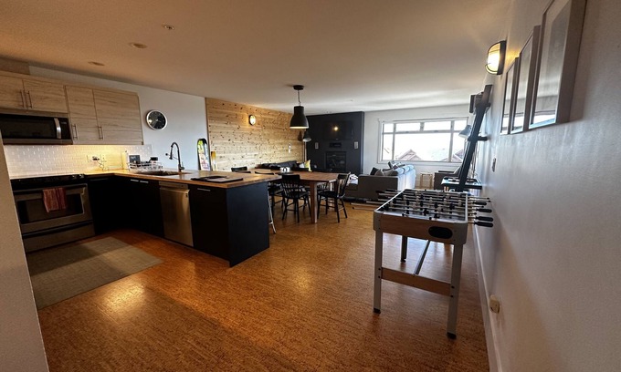 Big White Ski Resort Apartment | Cozy family retreat at Big White Ski Resort, 3BD, 2 Bath, and Private Jacuzzi