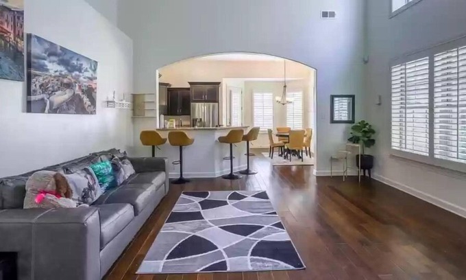 Cordova House | Cozy Family size Home with Whirlpool tub/Gated Estate, 1 minute from Shelby Park
