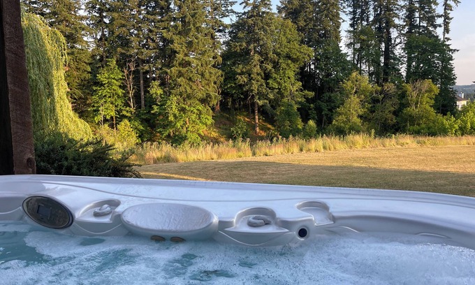 Beaverton House | Cozy farmhouse in wine country