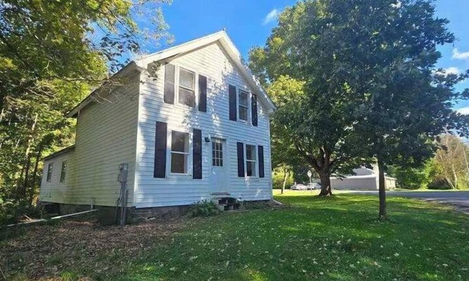 Pulaski House | Cozy Farmhouse Rental