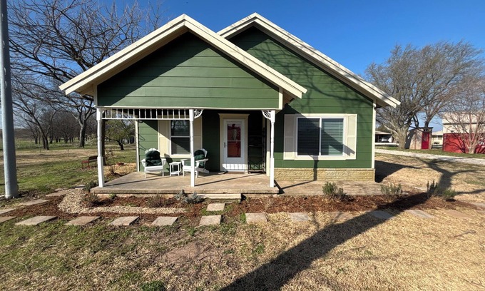 Nemo Other | Cozy farmhouse w/pool. Central to museums, golfing, lakes, sports & shopping.