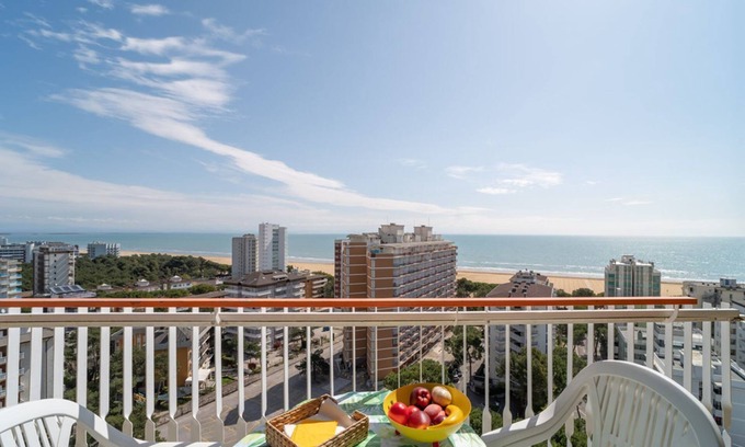 Lignano Pineta Apartment | Cozy flat with shared pool near the beach