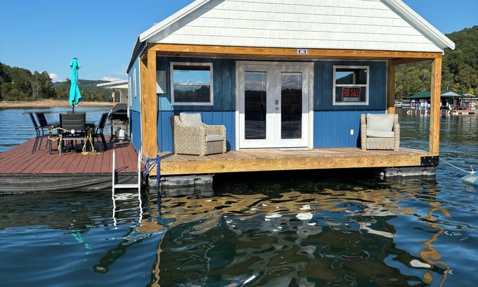New Tazewell Boat Rental | Cozy floating home, AC on Norris Lake at Straight Creek Marina