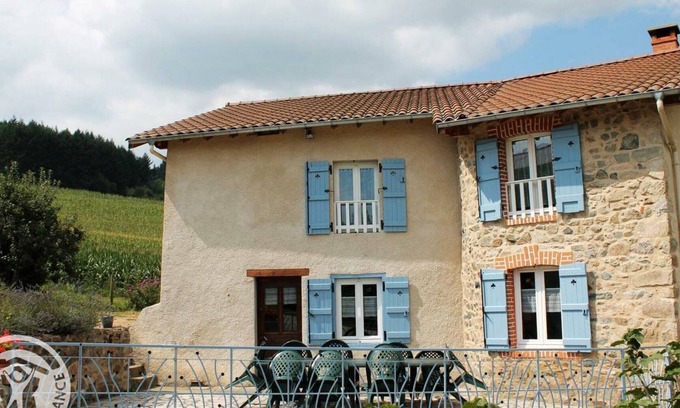 Saint-Romain-d'Urfe Cottage | Cozy forest cottage with fireplace and pets allowed