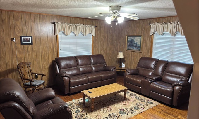 Cross House | Cozy four bedroom, two bathroom home a few miles from Lake Moultrie and Marion