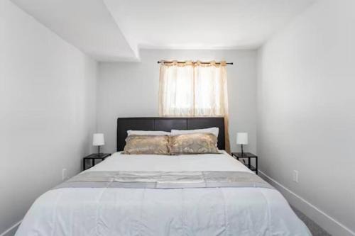 Southwest Edmonton House | Cozy Furnished Room-4 Close to U of A in Edmonton - with Shared Spaces