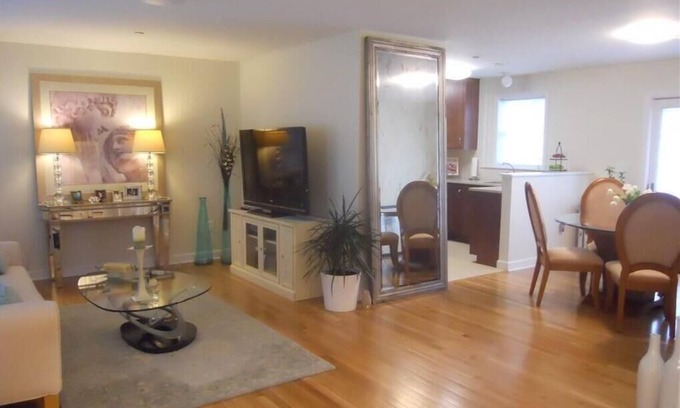 Stamford Apartment | Cozy get away in Stamford