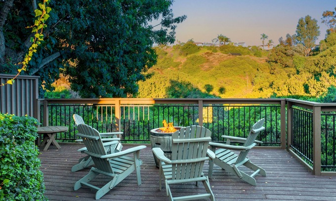 Bay Ho House | Cozy Getaway. Fire Pit and Endless Views! 5 Beds