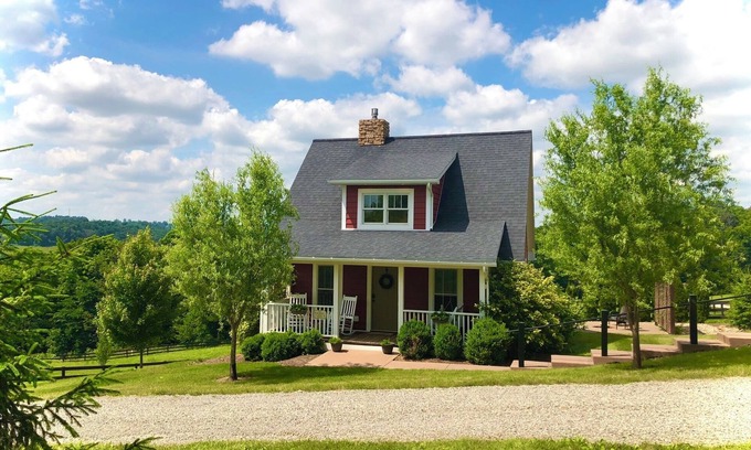 Dundee Cabin | Cozy Getaway on a quiet road,10 minutes to Walnutcreek and Berlin! #hottub