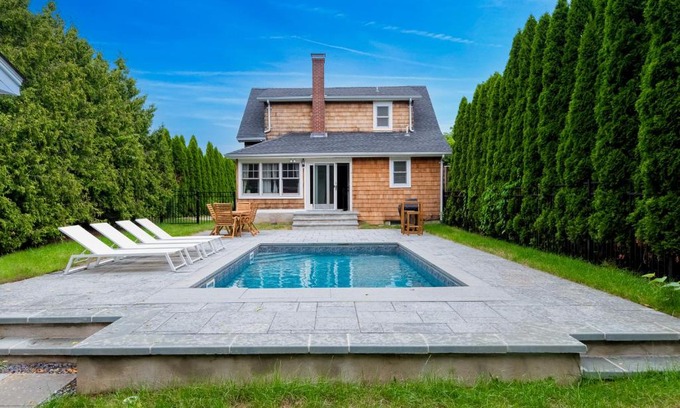 Greenport West House | Cozy Greenport Cottage