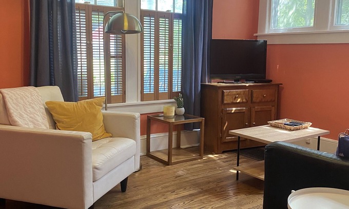 East Midtown House | Cozy Haven in the Heart of Memphis! Cute Victorian Duplex with Fenced Backyard
