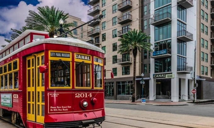 Iberville Apartment | Cozy High rise on Canal St w/balcony! Only 4 mins to Super Bowl & Bourbon St!