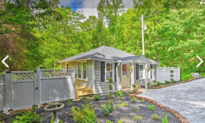 Highlands Cottage | Cozy Highlands Cottage Newly Remodeled Beautifully Furnished/Special discounts