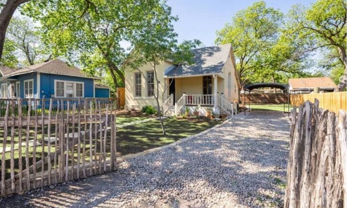 Midtown House | Cozy historic bungalow near the city's best downtown attractions