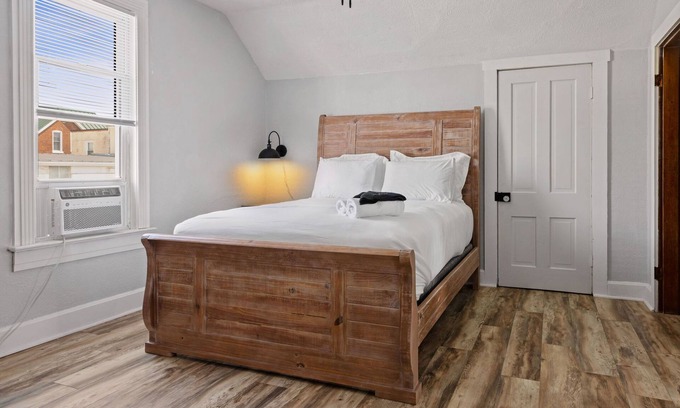 Washington House | Cozy Historic WashMo home