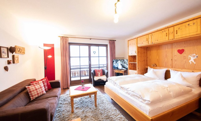 Untergrainau Apartment | Cozy holiday apartment "Enzian" in the beautiful Zugspitz village Grainau