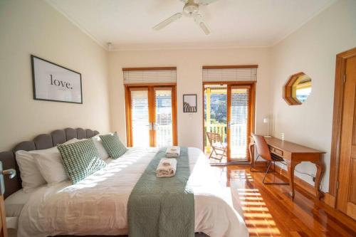 Glenelg House | Cozy holiday home 5 mins walk to beach in Glenelg