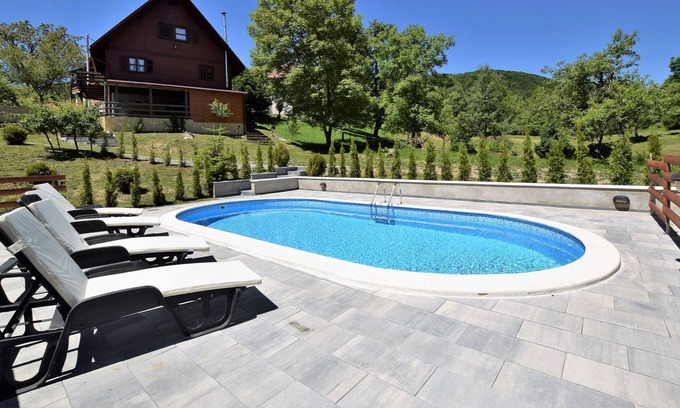 Brod Moravice House | Cozy Holiday Home in Kvarner with Outdoor Jacuzzi