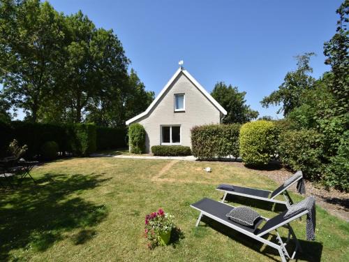 Zonnemaire House | Cozy Holiday Home in Zonnemaire near lakebeach