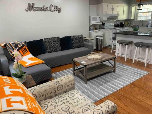 Hendersonville Apartment | Cozy Home 20 min from downtown.