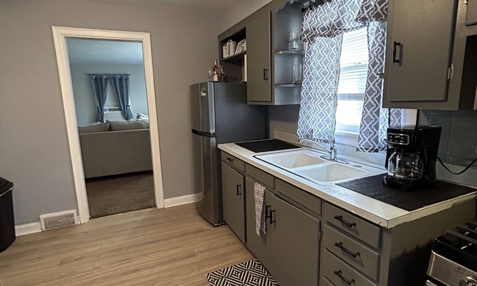 Rockford House | Cozy Home Close To, State Street and Downtown