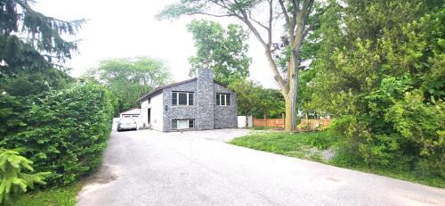 Historic Old Town House | Cozy Home in Niagara-on-the-Lake