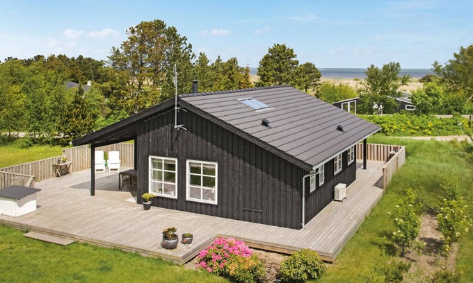 Nordstrand House | Cozy home in Frederikshavn with kitchen