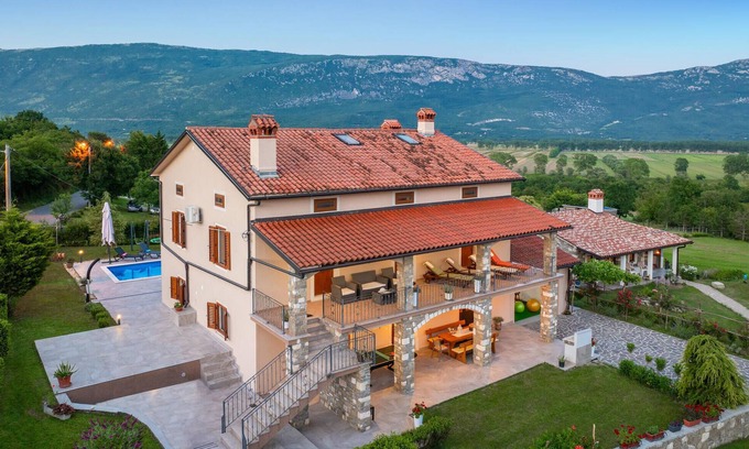 Purgarija Cepic House | Cozy home in Krsan with jacuzzi