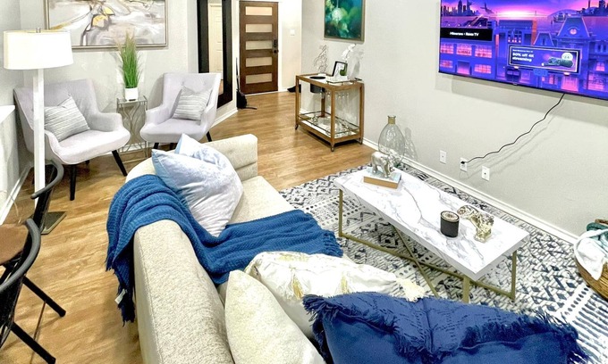 Southhampton Hills House | Cozy Home in South Austin with a Grill - 15 min from Downtown