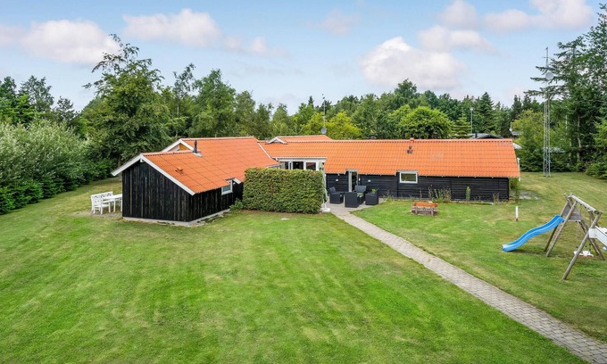 Bøtø By House | Cozy home in Væggerløse with sauna