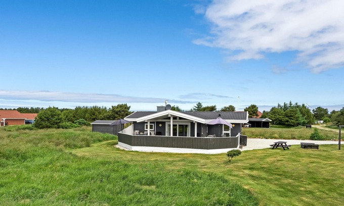 Vejers House | Cozy home in Vejers Strand with WiFi