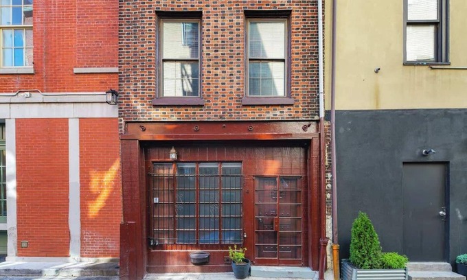 Old City House | Cozy Home in Vibrant Philadelphia Neighborhood