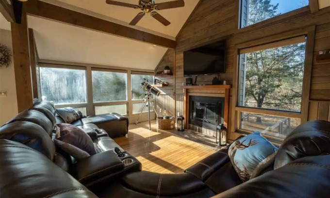 The Galena Territory House | Cozy Home secluded in the Wildlife Preserves