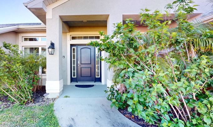 Broadmoor House | Cozy home with yard, near attractions, washer & dryer, & WIFI