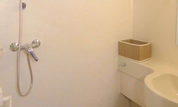 Gamston House | Cozy HomeStay in Canley