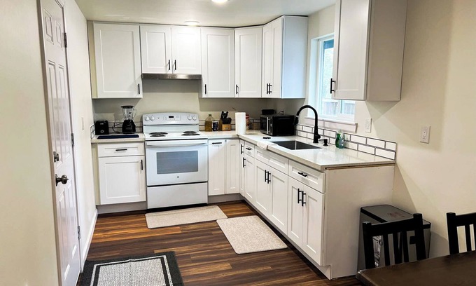 Potlatch Cottage | Cozy Hoodsport Duplex: 1BR 1BA-B