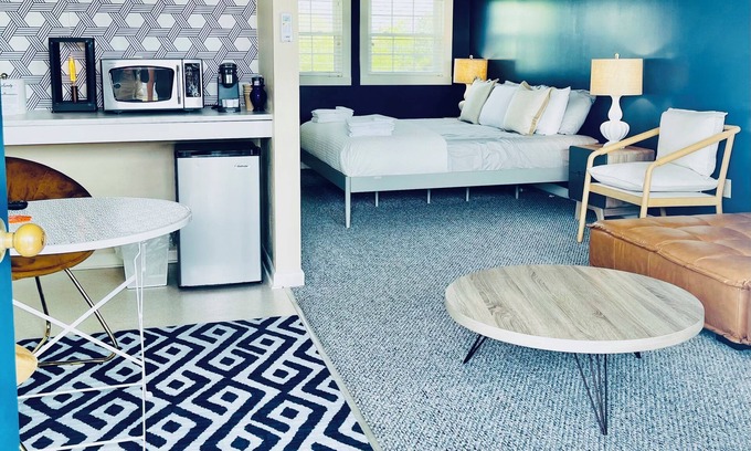 Mid-Coast and Islands Apartment | Cozy hotel suite in lovely Harpswell with AC, WiFi