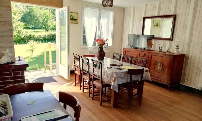 Couleuvre Cottage | Cozy house in Couleuvre with air conditioning and enclosed garden